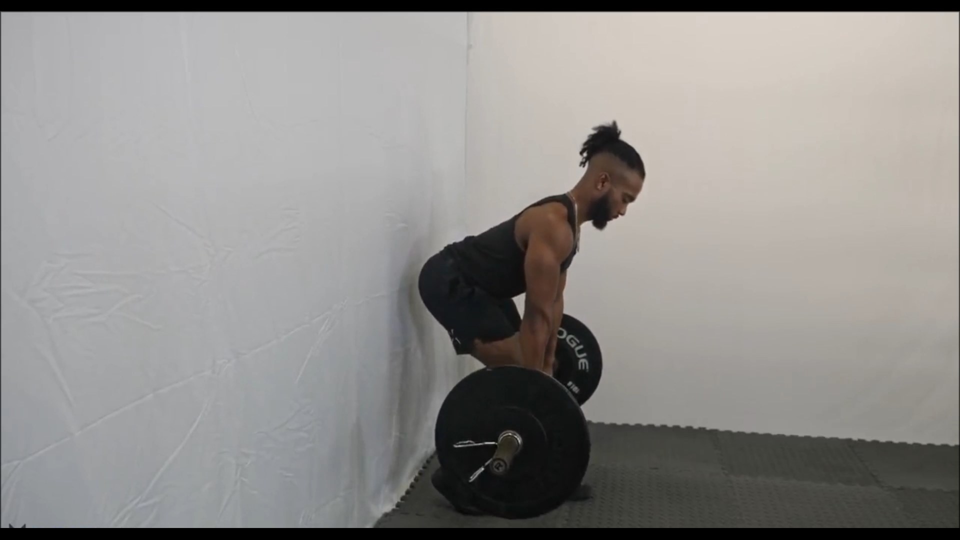 Barbell Staggered Deadlift/ددلیفت استاگرد هالتر