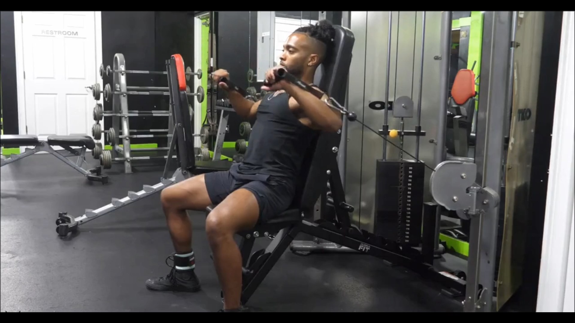 Cable Incline Bench Press/کراس بالاسینه با نیمکت شیب دار