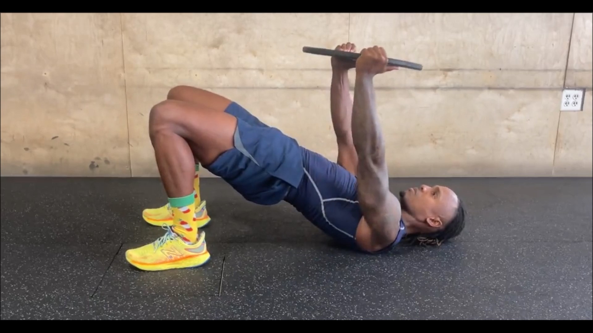 Plate Glute Bridge to Chest Press/یرس سینه با صفحه گلوت بریج